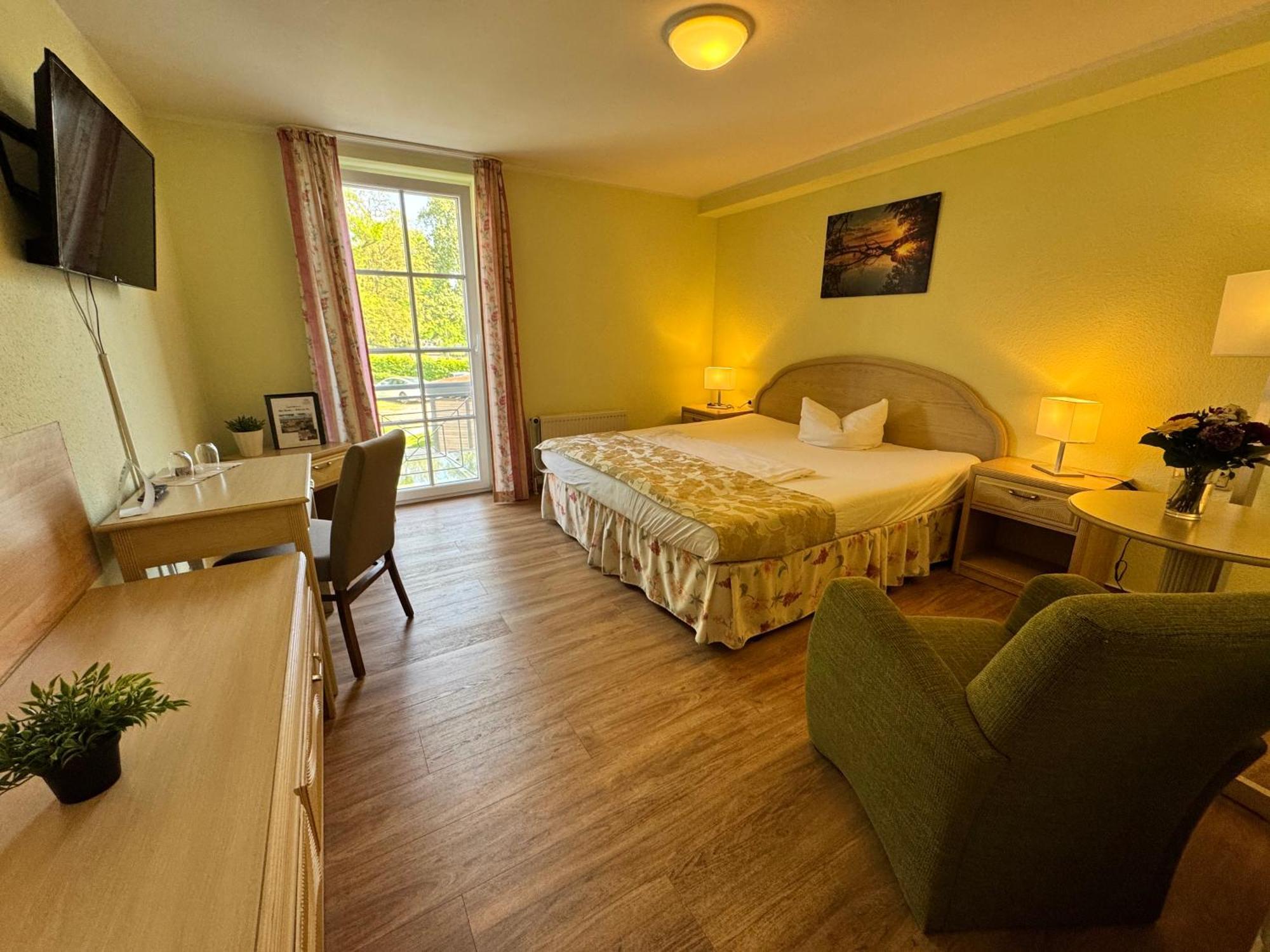 Altes Kasino Hotel Am See Neuruppin Exterior photo