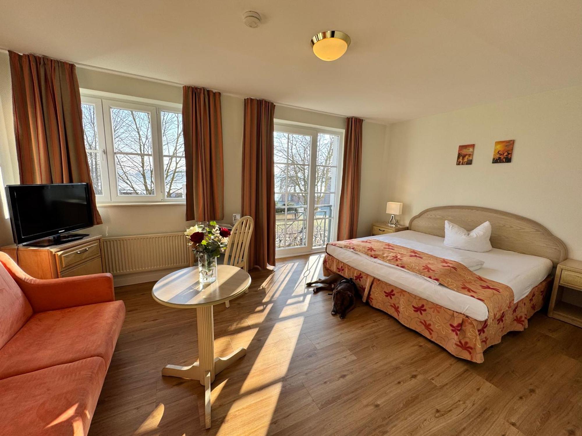 Altes Kasino Hotel Am See Neuruppin Exterior photo