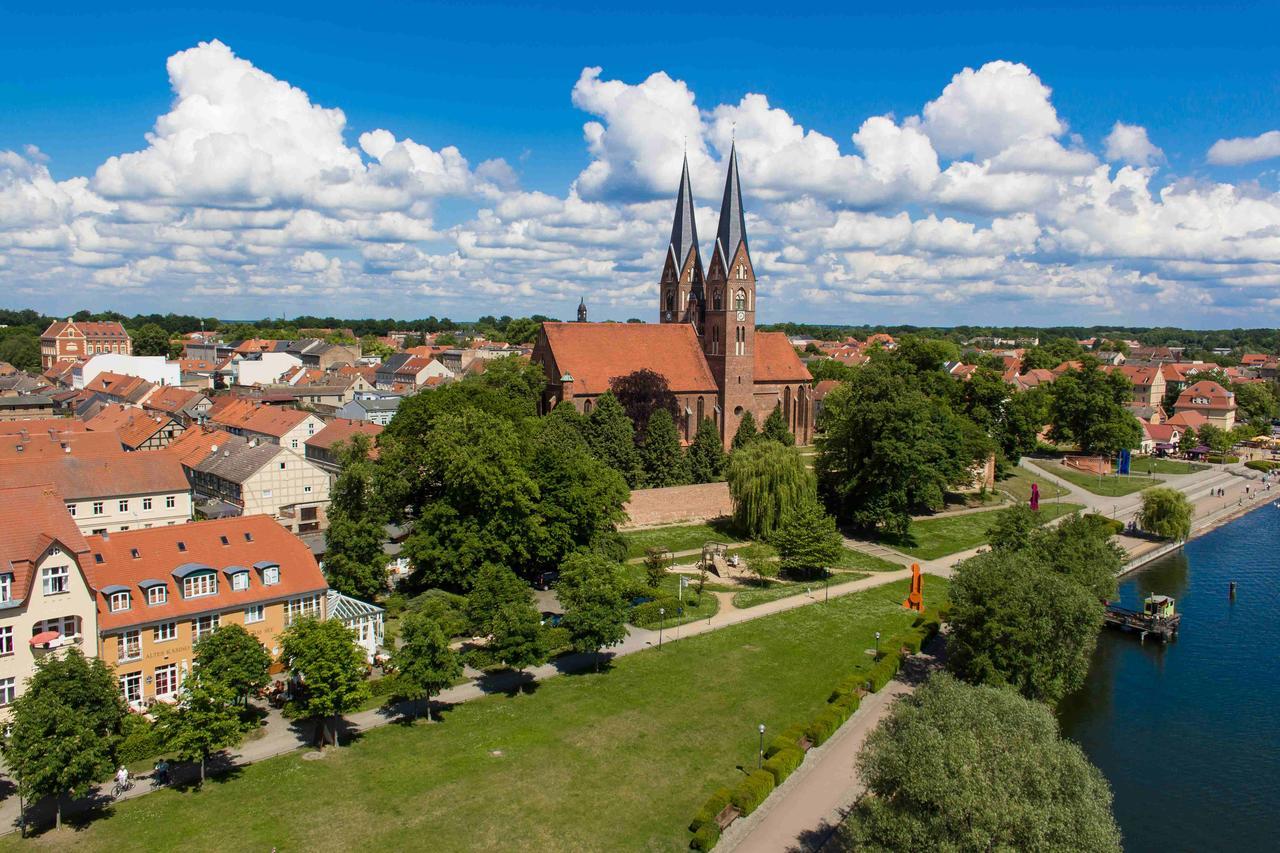 Altes Kasino Hotel Am See Neuruppin Exterior photo