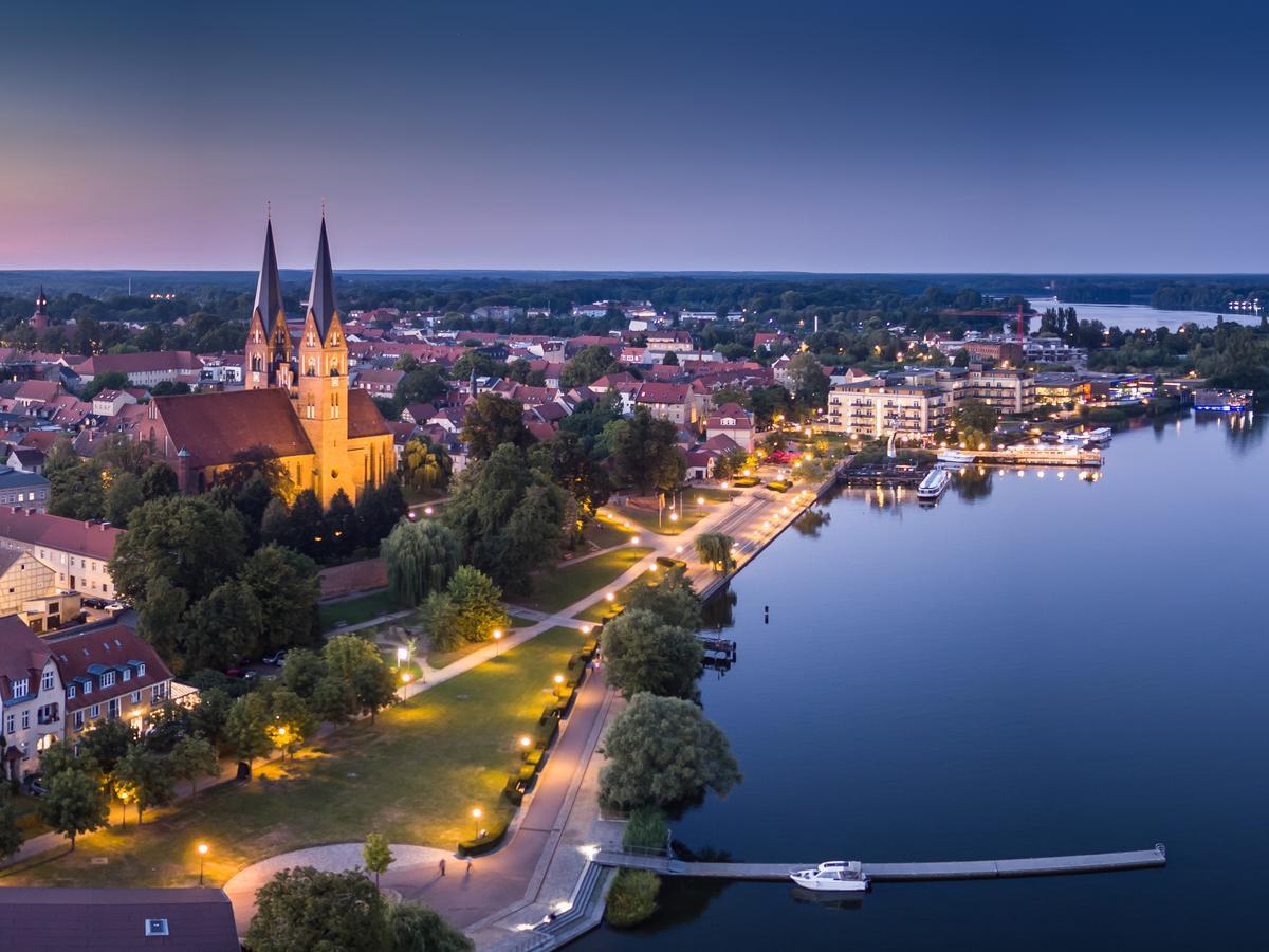 Altes Kasino Hotel Am See Neuruppin Exterior photo